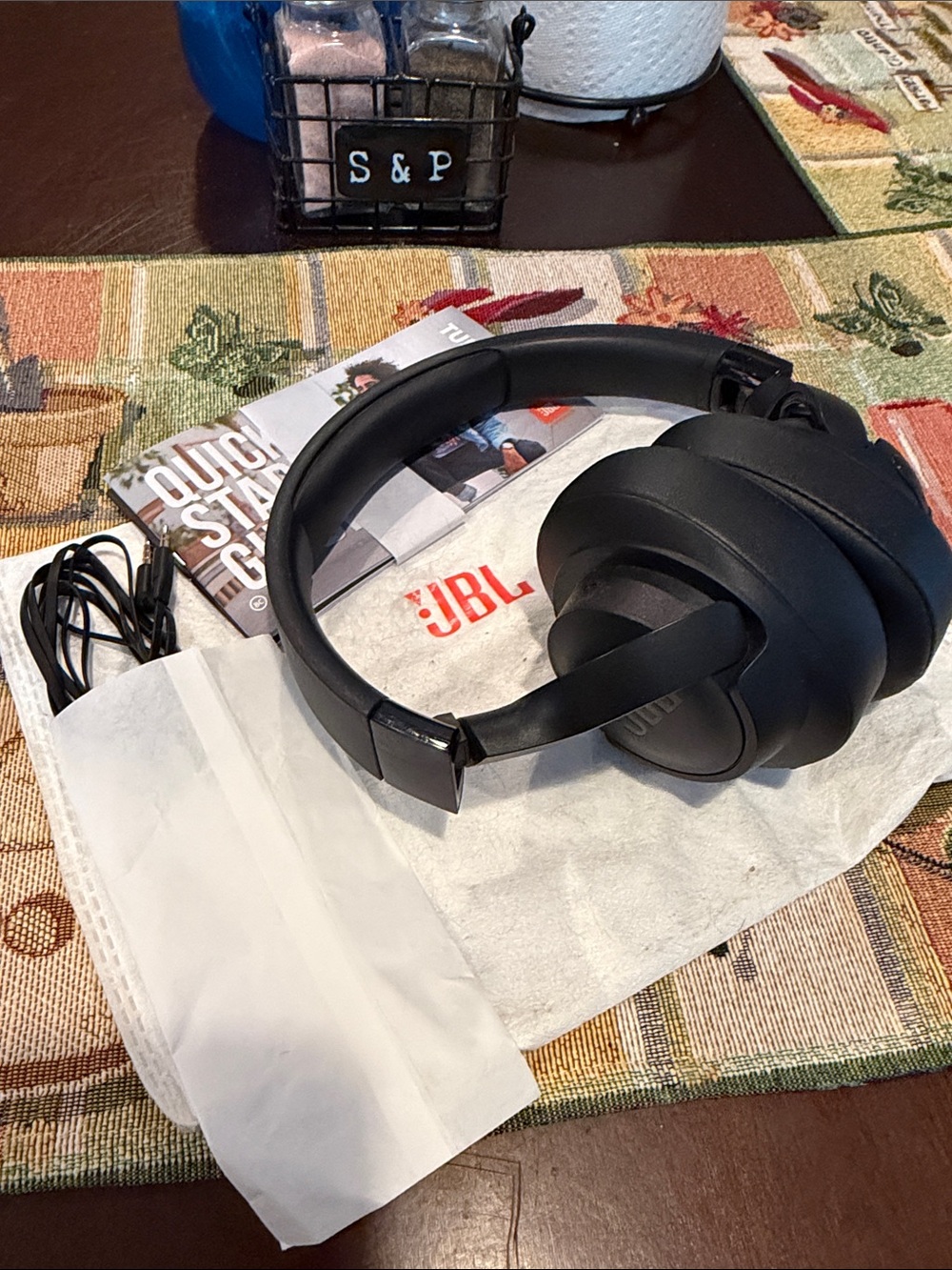JBL Tune 770 headphones
